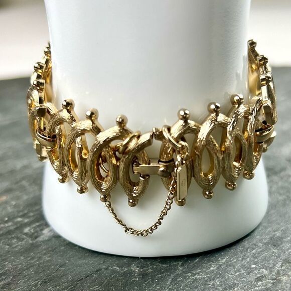 Vintage Monet Gold Tone Bracelet - Picture 3 of 7